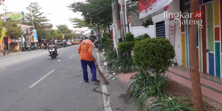 5 Ton Sampah Berserakan di Sepanjang Rute Karnaval Rembang
