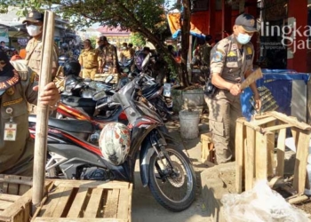 Bandel, Belasan Lapak PKL di Pasar Genuk Semarang Digusur Paksa