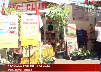 BAZAR: Sejumlah pelaku UMKM turut memeriahkan Pragolo Pati Festival 2022 dengan mendirikan stan untuk memasarkan produknya. (Dok. Lingkar TV/Lingkarjateng.id)