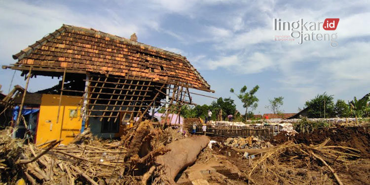 KONDISI: Kondisi Desa Tunjungrejo, Kecamatan Margoyoso, Pati pasca diterjang banjir bandang pada Kamis, 14 Juli 2022. (Aziz Afifi/Koran Lingkar)
