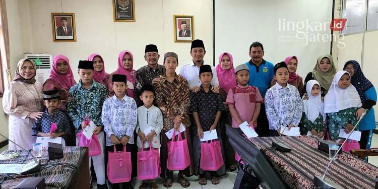 Bulan Muharram, DPRD Jepara Serahkan Santunan Anak Yatim