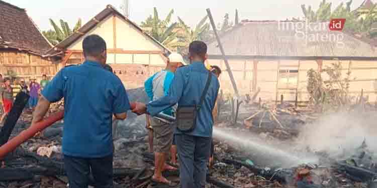 Diduga Korsleting Listrik, 3 Rumah di Desa Ringinpitu Grobogan Ludes Terbakar