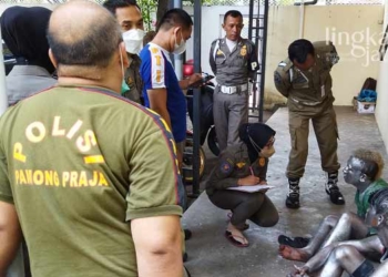 Kena Ciduk Satpol PP Pati, Manusia Silver Ini Punya Penghasilan di Atas UMK