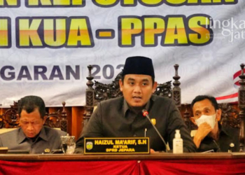 MENERANGKAN: Ketua DPRD Jepara, Haizul Ma'arif. (Muslichul Basid/Lingkarjateng.id)