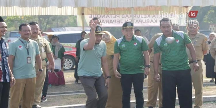 Ketua DPRD Jepara Sebut Kejurkab Petanque Jadi Ajang Asah Bakat Atlet 25 Ketua DPRD Jepara Sebut Kejurkab Petanque Jadi Ajang Asah Bakat Atlet