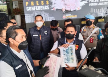 GELAR PERKARA: Polda Jateng menggelar konferensi pers mengungkap peredaran uang palsu di Mapolda setempat pada Selasa, 2 Agustus 2022. (Wahyu Indriyati/Lingkarjateng.id)