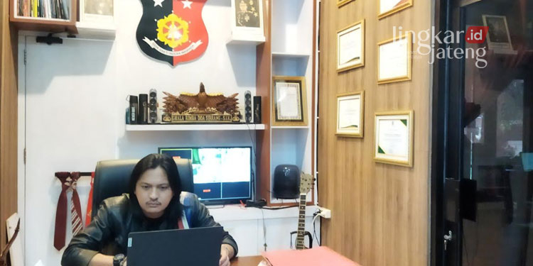 MENERANGKAN: Kasat Reskrim Polres Pati, AKP Ghala Rimba Doa Sirrang saat ditemui awak media pada Jumat, 26 Agustus 2022. (Aziz Afifi/Lingkarjateng.id)