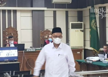 SIDANG: Rektor UIN Walisongo Semarang, Imam Taufik usai menjadi saksi dalam sidang di Pengadilan Tipikor Semarang pada Senin, 29 Agustus 2022. (Istimewa/Lingkarjateng.id)