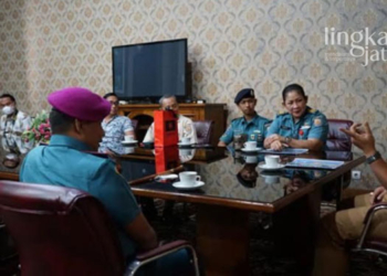 AUDIENSI: Pertemuan antara Pj Wali Kota Salatiga, Sinoeng N. Rachmadi dan Danlanal Semarang, Kolonel Hariyono Masturi, baru-baru ini. (Istimewa/Lingkarjateng.id)