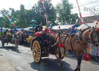 KARNAVAL: Arak-arakan seni budaya ramaikan karnaval di Desa Gedongsari, Kecamatan Banjarejo, Kabupaten Blora pada Selasa, 30 Agustus 2022. (Lilik Yuliantoro/Lingkarjateng.id)