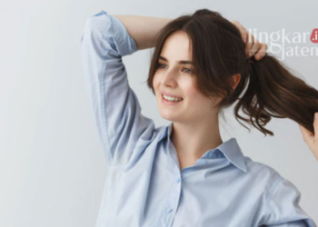 ILUSTRASI: Perempuan dengan rambut panjang dan lebat. (Freepik @cookie_studio/Lingkarjateng.id)