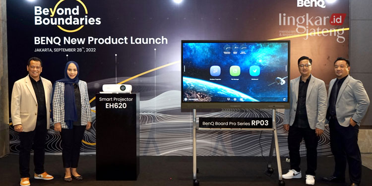 BERPOSE: BenQ Indonesia lanching produk baru, BenQ Board Pro Series RP03 dan Smart Projector EH620 di Jakarta pada Rabu, 28 September 2022. (Lingkarjateng.id)
