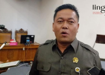 MENJELASKAN: Ketua DPRD Pati, Ali Badrudin saat ditemui pasca rapat paripurna beberapa waktu lalu. (Arif Febriyanto/Lingkarjateng.id)
