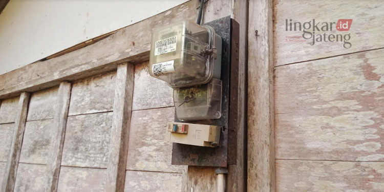 POTRET: Nampak meteran listrik terpasang di rumah warga. (Lilik Yuliantoro/Lingkarjateng.id)