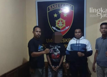 DITANGKAP: Pihak Kepolisian Sektor (Polsek) Sukolilo berhasil mengamankan satu pencuri sepeda motor di Desa Porang Paring, Kecamatan Sukolilo pada Rabu, 31 Agustus 2022. (Arif Febriyanto/Lingkarjateng.id)