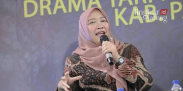 MENYAMPAIKAN: Anggota DPRD Provinsi Jawa Tengah (Jateng) dari Fraksi Partai Demokrat Dapil Jateng IV, Kartina Sukawati. (Mualim/Lingkarjateng.id)