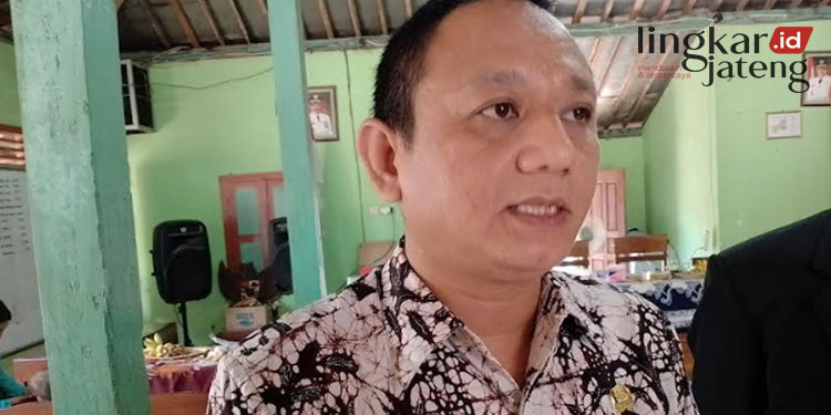 MENJELASKAN: Kepala Dinporapar Kabupaten Pati, Rekso Suhartono saat ditemui awak media pada beberapa waktu lalu. (Arif Febriyanto/Lingkarjateng.id)