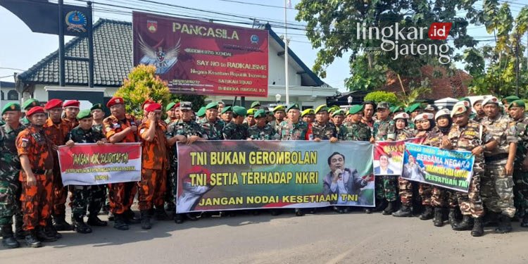 Kecam Pernyataan Effendi Simbolon, Dandim Kendal: TNI Bukan Gerombolan 25 Kecam Pernyataan Effendi Simbolon, Dandim Kendal: TNI Bukan Gerombolan