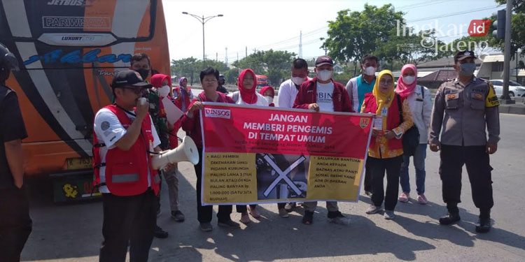 GENCAR: Dinas Sosial Kota Semarang saat memberikan sosialisasi Perda Nomor 5 Tahun 2014 di Kota Semarang. (Adimungkas/Lingkarjateng.id)