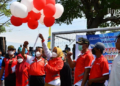SIMBOLIS: Bupati Demak, Eisti'anah melepas balon sebagai pertanda dibukanya Popda 2022 tingkat Kabupaten Demak. (Tomi Budianto/Lingkarjateng.id)