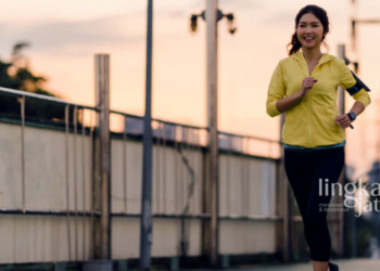 ILUSTRASI: Seorang wanita sedang berolahraga. (Freepik @tirachardz/Lingkarjateng.id)