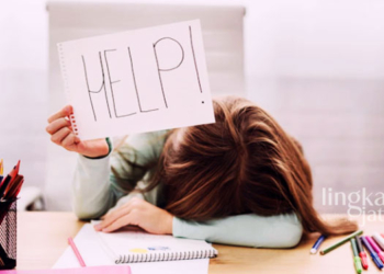 ILUSTRASI: Seorang perempuan memegang kertas dengan tulisan meminta bantuan. (Freepik @freepik/Lingkarjateng.id)