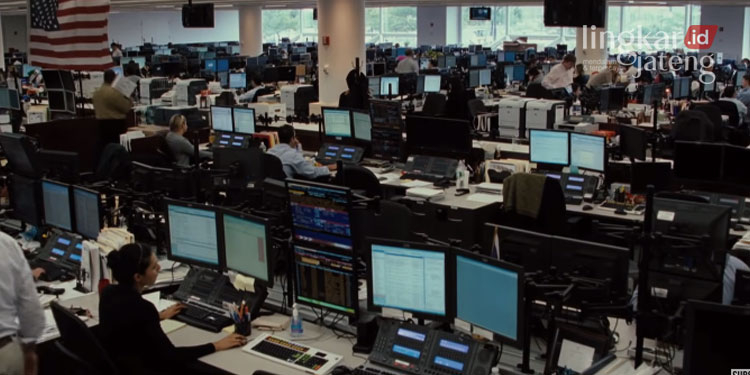 POTRET: Tangkapan layar film Margin Call (Sumber: Youtube Rotten Tomatoes Trailers Official Trailer/Lingkarjateng.id)