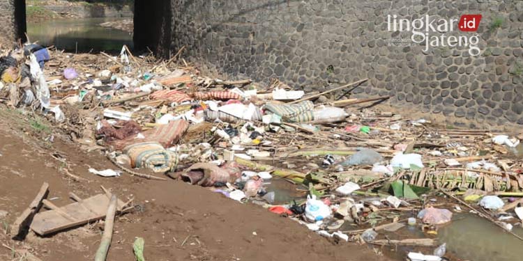 Buang Sampah di Sungai Didenda Rp 50 Juta, DLH Pati: Masyarakat Belum Sadar