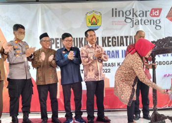 Buka-Pelatihan-Calon-Pekerja-Migran,-Bupati-Sumarni-Semoga-Menyerap-Ilmu