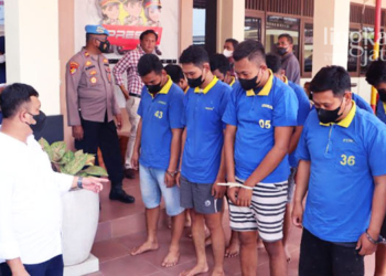 MENGUNGKAP: Polres Grobogan saat mengungkap kasus pencurian oleh sebelas satpam PT Semen Grobogan di Mapolres Grobogan pada Rabu, 12 Oktober 2022. (Muhamad Ansori/Lingkarjateng.id)