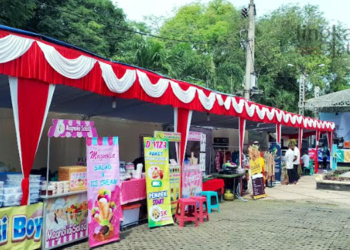 BAZAR UMKM: Sebanyak 25 stand UMKM meramaikan Srawung Festival yang digelar oleh KUPAT di SMK N Jateng Pati pada Sabtu, 29 Oktober 2022. (Arif Febriyanto/Lingkarjateng.id)