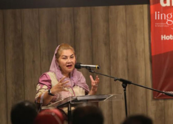 MENYAMPAIKAN: Plt Wali Kota Semarang, Hevearita G Rahayu saat membuka sosialisasi percepatan penanganan kemiskinan di Kota Semarang pada Selasa, 25 Oktober 2022. (Adimungkas/Lingkarjateng.id)
