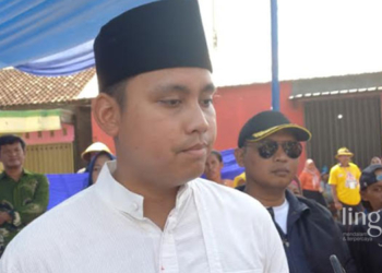 MENYAMPAIKAN: Bupati Kendal, Dico M Ganinduto saat ditemui awak media. (Arvian Maulana/Lingkarjateng.id)