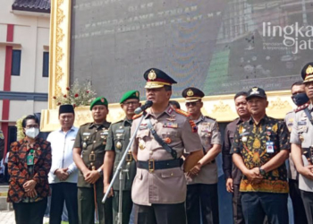 SAMBUTAN: Kapolda Jawa Tengah, Irjen Pol Achmad Lutfi saat meresmikan peralihan Polres pati menjadi Polresta di halaman Mapolresta Pati pada Kamis, 13 Oktober 2022. (Aziz Afifi/Lingkarjateng.id)