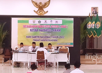 LOMBA: Pelaksanaan lomba Musabqoh Qiro'datul Kutub (MQK) di Pendopo Kabupaten Kendal dalam rangka memperingati Hari Santri Nasional pada Minggu, 16 Oktober 2022. (Arvian Maulana/Lingkarjateng.id)