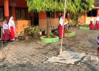 Mesukseskan Pendidikan Karakter Siswa Melalui Upacara Bendera