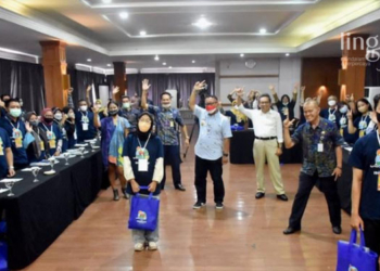 SINERGI: Peserta Pelatihan Pengelolaan Homestay di Salatiga bersama Pj Wali Kota Salatiga, Sinoeng N Rachmadi. (Istimewa/Lingkarjateng.id)