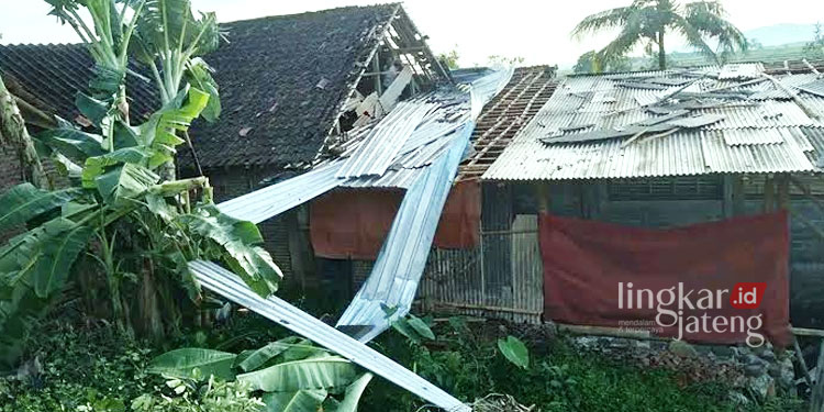 MEMPRIHATINKAN: Salah satu potret rumah tidak layak huni (RTLH) di Semarang. (Adimungkas/Lingkarjateng.id)