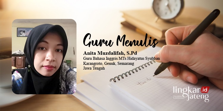 POTRET: Anita Muzdalifah, S.Pd, Guru Bahasa Inggris di MTs Hidayatus Syubban, Karangroto, Genuk, Semarang, Jawa Tengah. (Istimewa/Lingkarjateng.id)