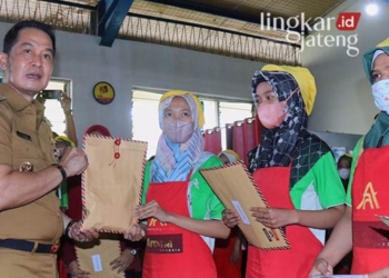 Penyaluran BLT Buruh Rokok Kudus, Bupati Hartopo: untuk Pacu Ekonomi Warga