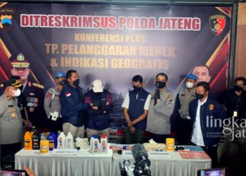 KONFERSI PERS: Polda Jawa Tengah gelar konferensi pers kasus produksi oli palsu pada Kamis, 19 Oktober 2022. (Ihza Fajar/Lingkarjateng.id)