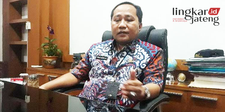 MENYAMPAIKAN: Sekretaris Daerah (Sekda) Semarang, Iswar Aminudin saat ditemui awak media. (Adimungkas/Lingkarjateng.id)