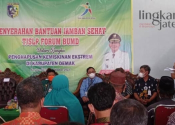 Tanggulangi Miskin Ekstrem, Pemkab Demak Bagikan Jamban Sehat