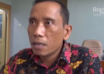 MENYAMPAIKAN: Direktur Utama (Dirut) PDAM Tirta Bening Pati, Bambang Soemantri saat menjelaskan kepada awak media. (Arif Febriyanto/Lingkarjateng.id)