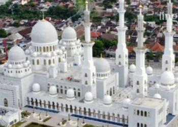 POTRET: Pesona Masjid Sheikh Zayed di Solo. (Dok. Instagram @anggarawepe/Lingkarjateng.id)