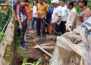 Jembatan-Kalitempur-Jepara-Berlubang,-Warga-Minta-Segera-Diperbaiki