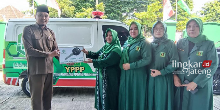 Ketua DPRD Jepara Salurkan Hibah Ambulans untuk Percepat Layanan 25 Ketua DPRD Jepara Salurkan Hibah Ambulans untuk Percepat Layanan