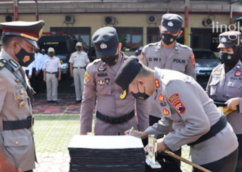 SIMBOLIS: Pelaksanaan Sertijab di halaman Mapolres Grobogan pada Senin, 28 November 2022. (Muhamad Ansori/Lingkarjateng.id)