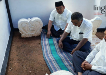 ZIARAH: Bupati Blora, Arief Rohman bersama Forkopimda ziarah ke makam Raden Tumenggung Wilotikto di Tuban pada Kamis, 8 Desember 2022. (Dok. Humas Pemkab Blora/Lingkarjateng.id)