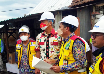 MENINJAU: Gubernur Jawa Tengah, Ganjar Pranowo saat melakukan kunjungan di Kabupaten Pati pada Rabu, 7 Desember 2022. (Aziz Afifi/Lingkarjateng.id)